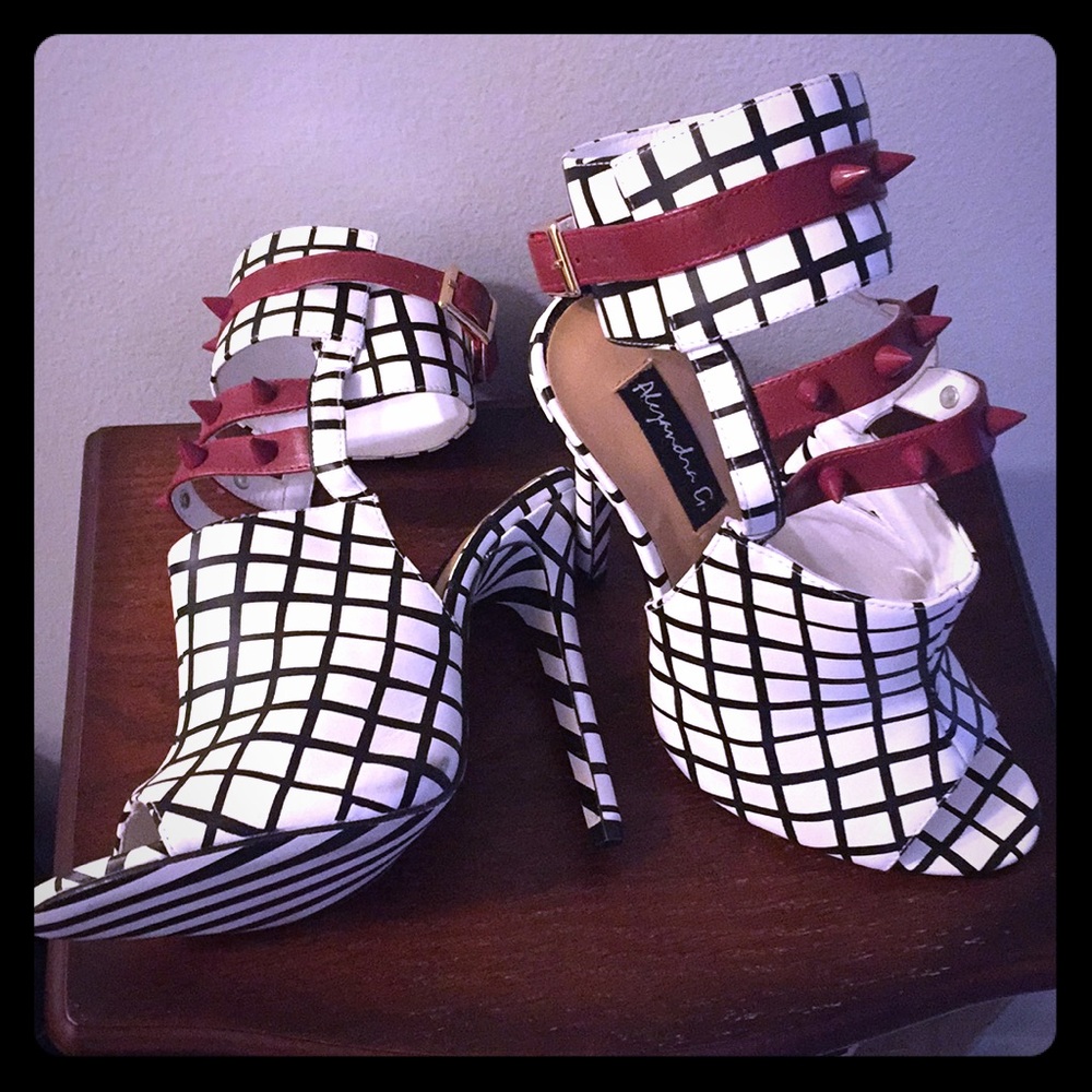 Alejandra G. ‘Fiona’ heel